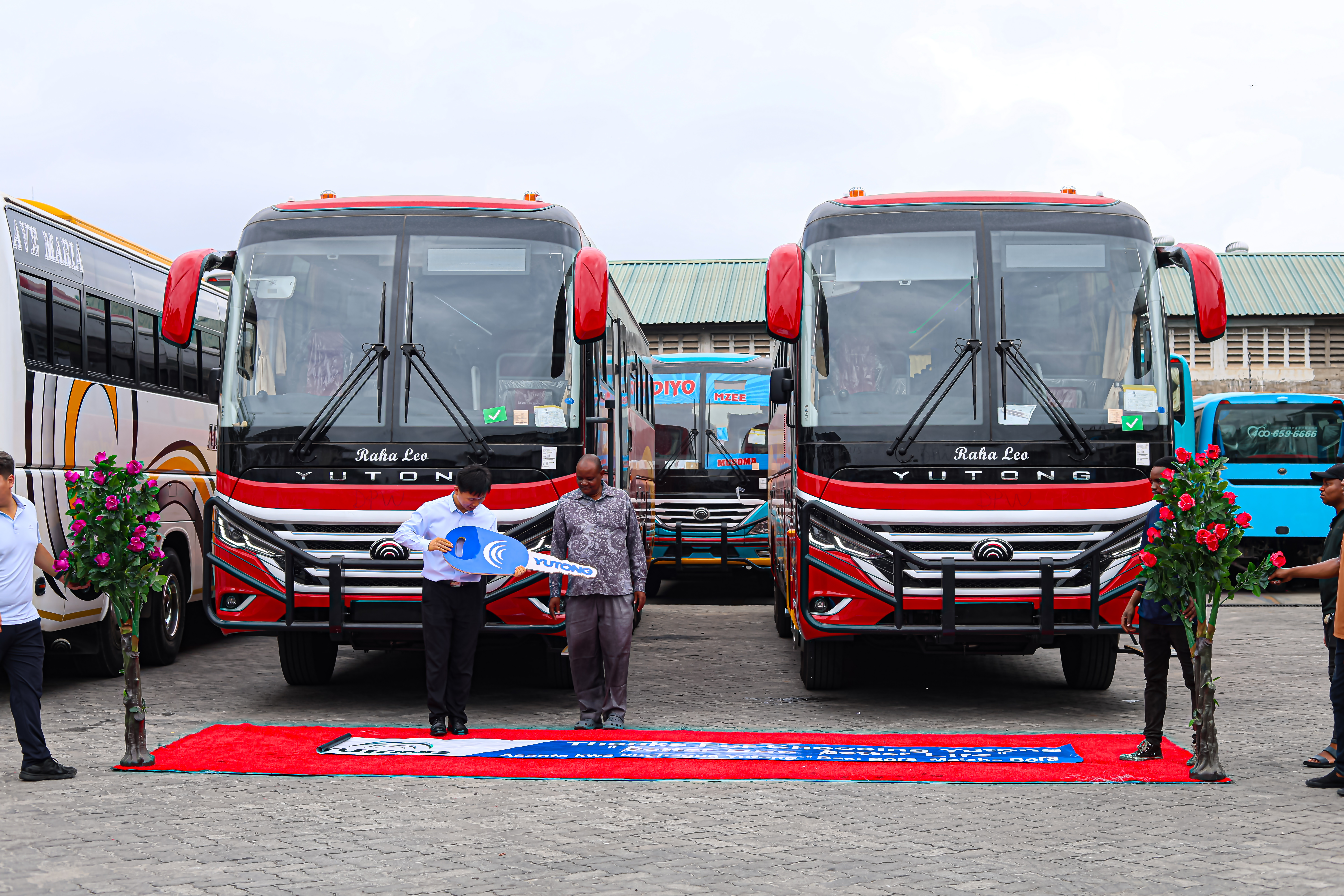 Magari Mawili — Tukio la Carpet Nyekundu